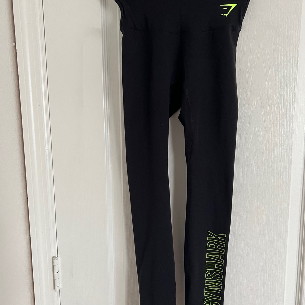 Stretchy gym shark leggings